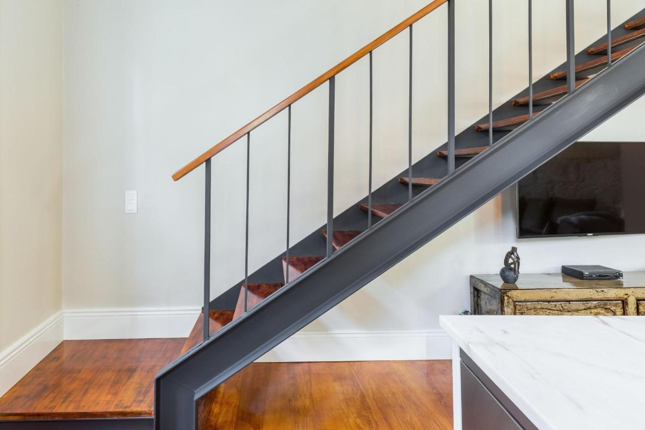 Elegant 2Br Duplex In City Center By Lovelystay Porto Bagian luar foto